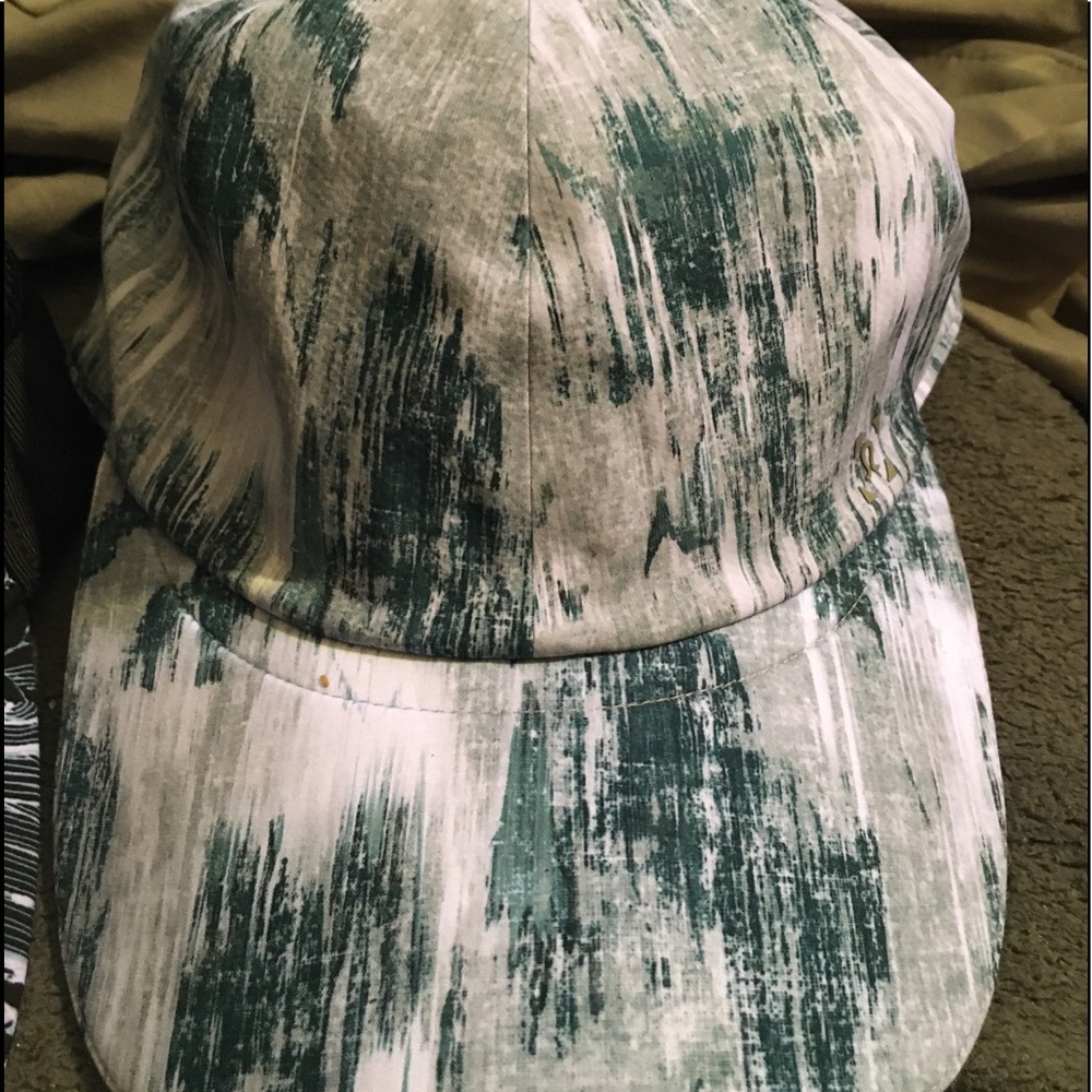 Lululemon Runners hat adjusts to any size men/wom